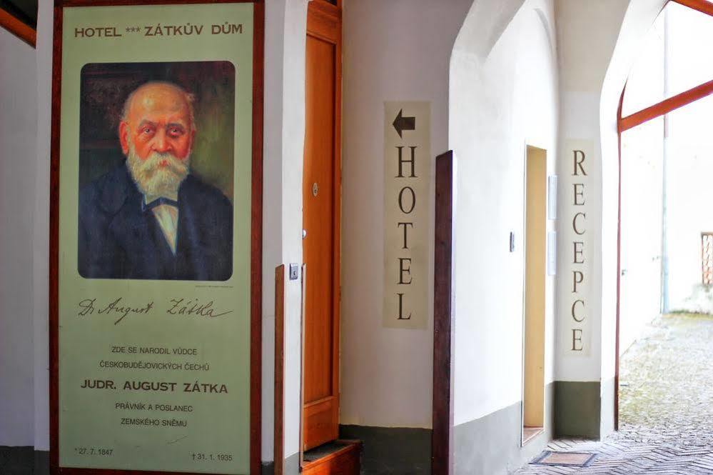 ホテル ザトクフ ドゥム チェスケー・ブジェヨヴィツェ エクステリア 写真
